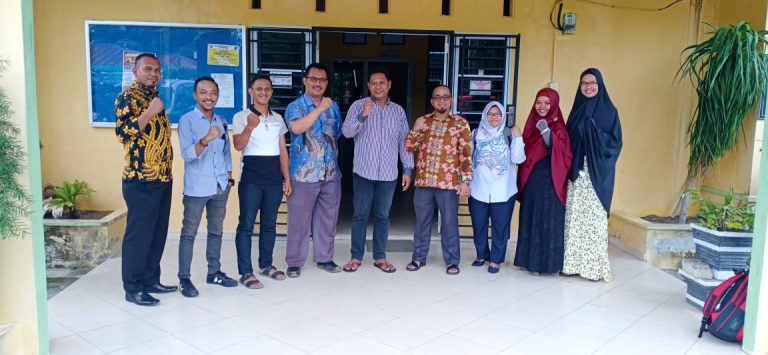 Pemberdayaan Masyarakat Desa dengan Budidaya Maggot untuk menuju Zero-Waste – PkM Dosen Informatika UMRAH di Teluk Bakau