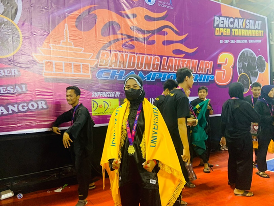 Read more about the article Mahasiswi Fakultas Teknik Sabet Medali Emas Turnamen Pencak Silat Nasional