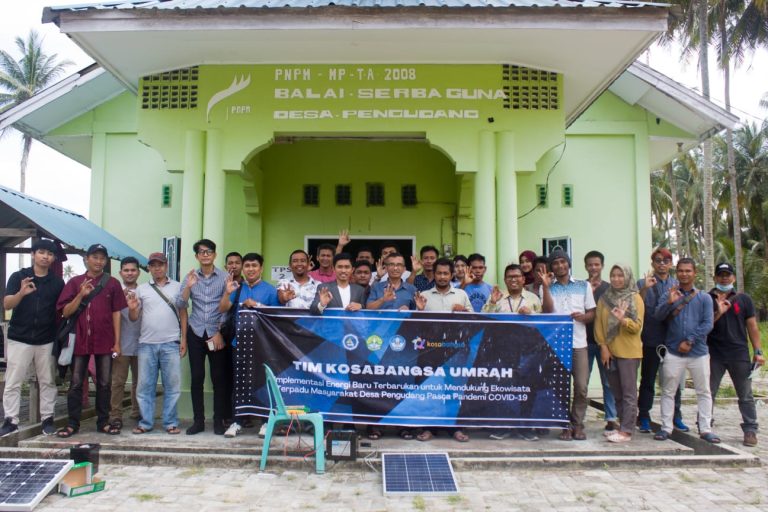 Workshop Instalasi Listrik Panel Surya melalui Pilot Project Kosabangsa FT UMRAH di Desa Pengudang