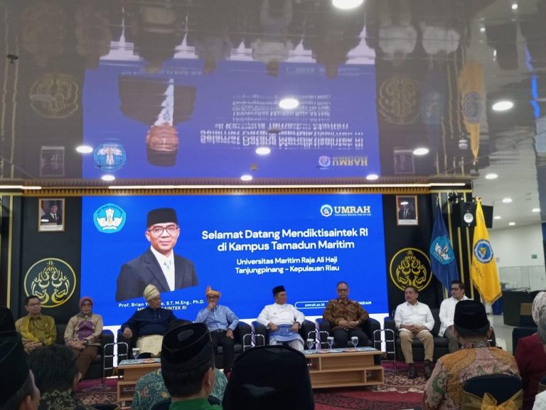 Prof. Brian Yuliarto Sambangi Kampus Senggarang, Pantau UTBK Sekaligus Intip Fasilitas Lab FTTK UMRAH