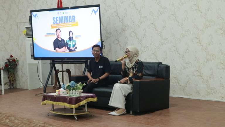 Kuliah Tamu Teknik Elektro dan Informatika UMRAH Kupas Strategi Membangun Startup Sukses Bersama Alumni